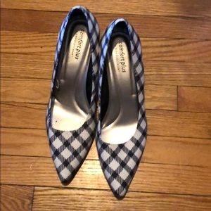 Black 👠 👠 white heels